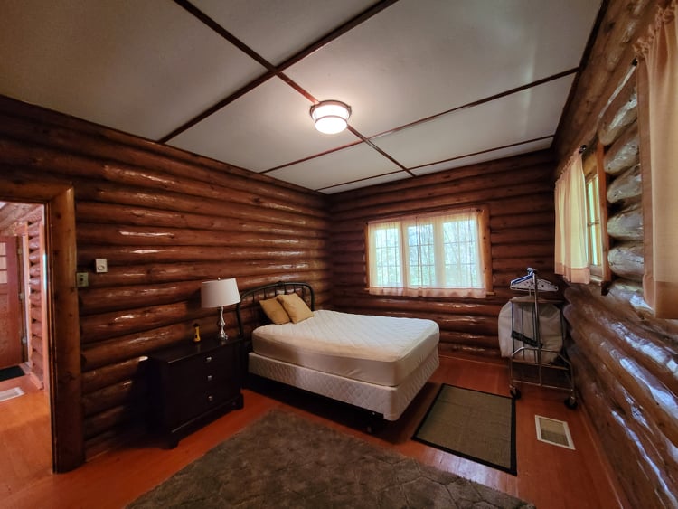 The bedroom at Deep Bay cabin